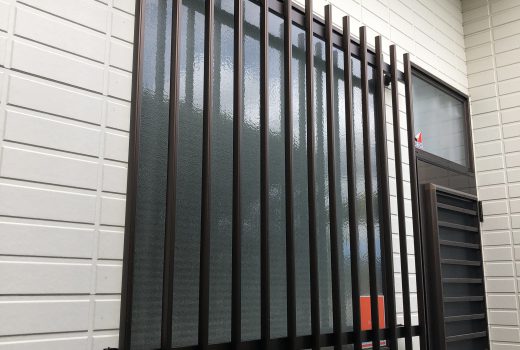 面格子で狙われにくい窓に👮