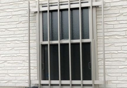 窓の防犯対策に面格子取付け🔧