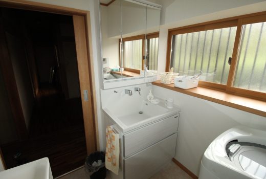 脱衣場も明るく快適に☺️