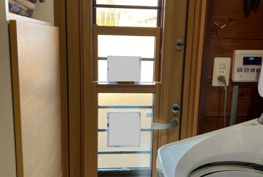 樹脂のメリットをプラスした勝手口ドア😄