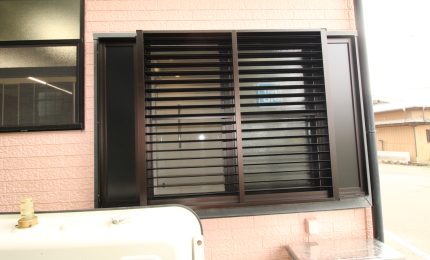 【両サイド：アルミ断熱パネル】