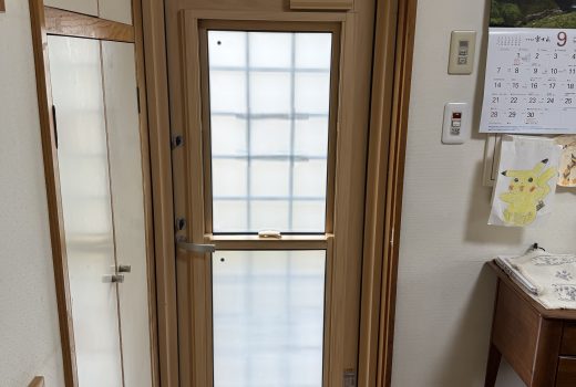 勝手口ドアリフォームで防犯性・断熱性アップ🆙