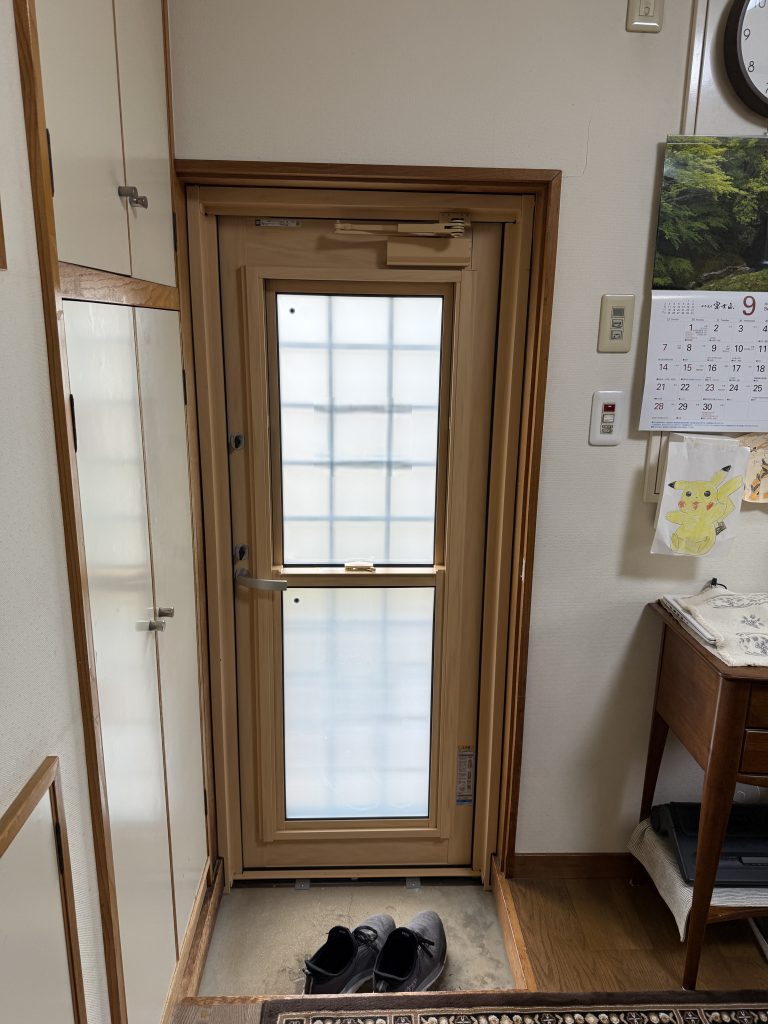 勝手口ドアリフォームで防犯性・断熱性アップ🆙