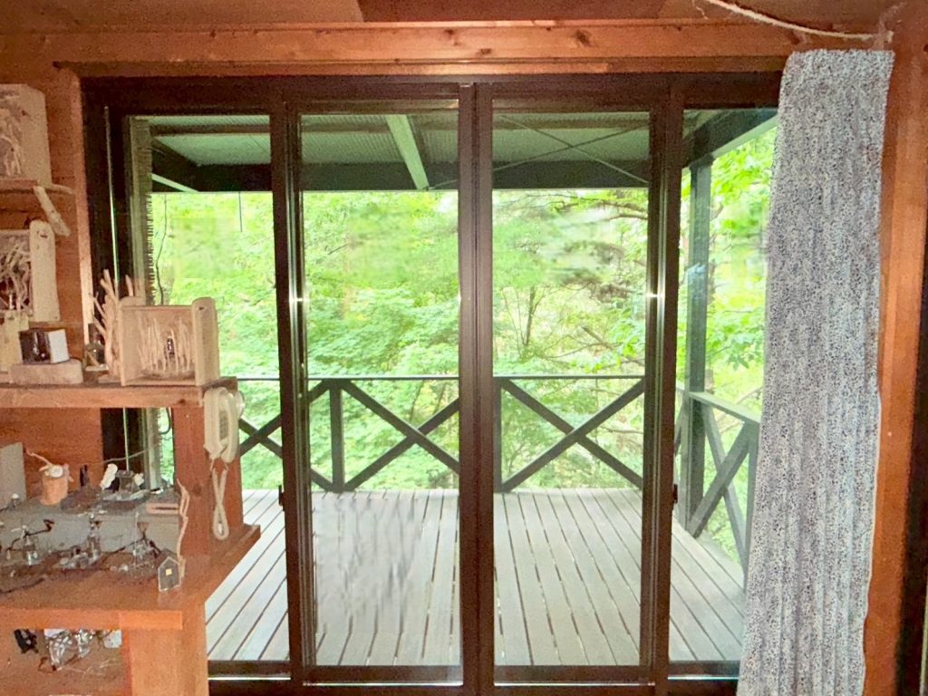 静かで快適な別荘空間を実現する内窓🎶