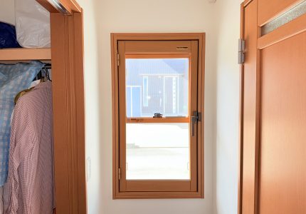 【内開き窓】