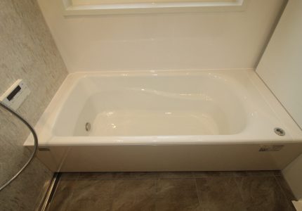 【鋳物ホーロー浴槽：くつろぎラウンジ浴槽】